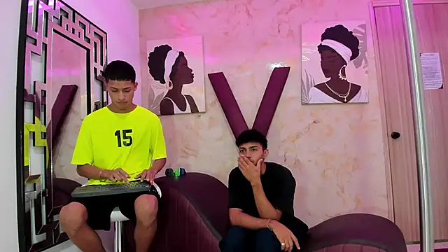 Snapshot of DIAMOND_BLACKS chatting on 12/15/25, 07:23 DIAMOND BLACKS online show from 12/15/25, 07:23