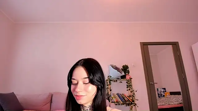 Snapshot of Crystal_zen chatting on 12/15/25, 03:55 Crystal zen online show from 12/15/25, 03:55