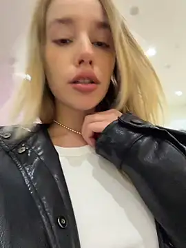 Snapshot of sssativa_more chatting on 05/17/26, 02:20 sssativa more online show from 05/17/26, 02:20