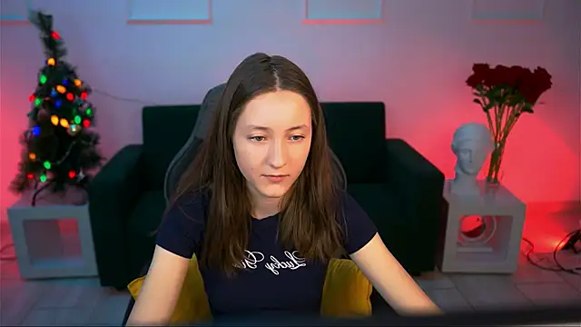 Snapshot of LuluPatterson chatting on 12/15/25, 01:37 LuluPatterson online show from 12/15/25, 01:37