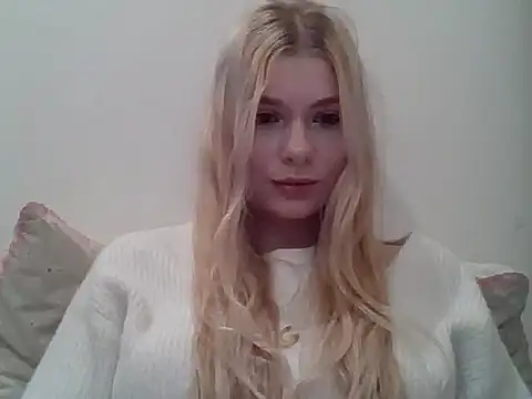 Snapshot of GeorginaLovely chatting on 12/17/25, 03:40 GeorginaLovely online show from 12/17/25, 03:40