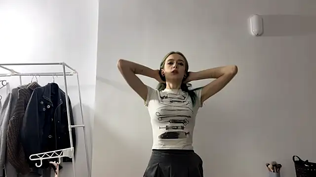 Snapshot of MerIeBremmer chatting on 12/16/25, 05:07 MerIeBremmer online show from 12/16/25, 05:07