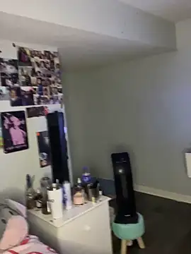 Snapshot of maisie_goldxx chatting on 01/06/26, 01:20 maisie goldxx online show from 01/06/26, 01:20