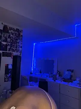 Snapshot of maisie_goldxx chatting on 02/20/26, 10:38 maisie goldxx online show from 02/20/26, 10:38