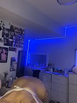 Snapshot of maisie_goldxx chatting on 02/24/26, 03:48 maisie goldxx online show from 02/24/26, 03:48