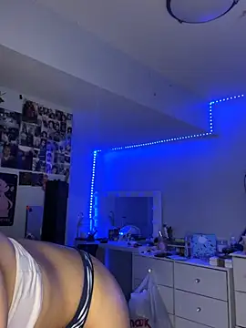 Snapshot of maisie_goldxx chatting on 03/03/26, 03:01 maisie goldxx online show from 03/03/26, 03:01