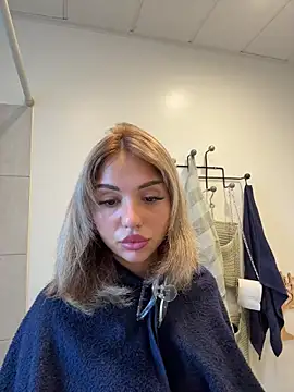 Snapshot of SilkyMira chatting on 12/16/25, 01:49 SilkyMira online show from 12/16/25, 01:49