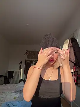 Snapshot of SilkyMira chatting on 01/06/26, 12:53 SilkyMira online show from 01/06/26, 12:53