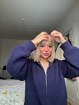 Snapshot of SilkyMira chatting on 01/07/26, 01:02 SilkyMira online show from 01/07/26, 01:02