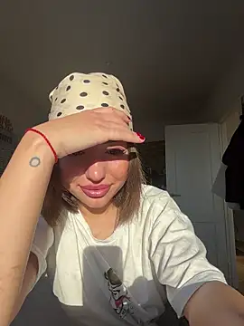 Snapshot of SilkyMira chatting on 01/11/26, 10:42 SilkyMira online show from 01/11/26, 10:42