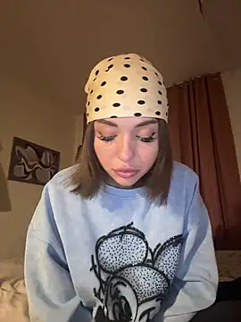 Snapshot of SilkyMira chatting on 01/13/26, 05:29 SilkyMira online show from 01/13/26, 05:29