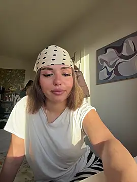 Snapshot of SilkyMira chatting on 01/14/26, 01:28 SilkyMira online show from 01/14/26, 01:28