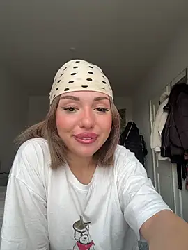 Snapshot of SilkyMira chatting on 01/16/26, 09:35 SilkyMira online show from 01/16/26, 09:35