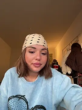 Snapshot of SilkyMira chatting on 01/18/26, 02:54 SilkyMira online show from 01/18/26, 02:54