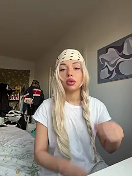 Snapshot of SilkyMira chatting on 01/19/26, 08:51 SilkyMira online show from 01/19/26, 08:51