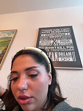 Snapshot of SilkyMira chatting on 02/07/26, 09:24 SilkyMira online show from 02/07/26, 09:24