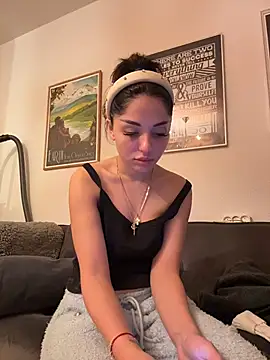 Snapshot of SilkyMira chatting on 02/07/26, 09:29 SilkyMira online show from 02/07/26, 09:29