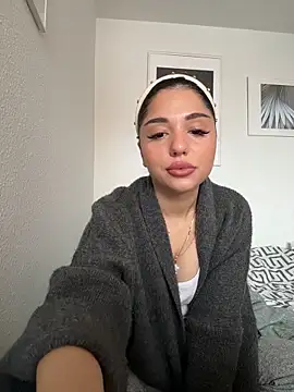 Snapshot of SilkyMira chatting on 02/10/26, 09:13 SilkyMira online show from 02/10/26, 09:13