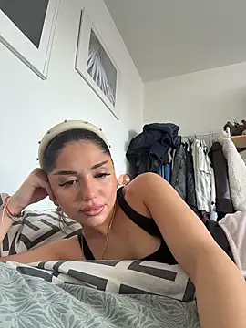 Snapshot of SilkyMira chatting on 02/14/26, 10:56 SilkyMira online show from 02/14/26, 10:56