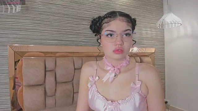 Snapshot of chloe_cortez chatting on 06/16/26, 10:40 chloe cortez online show from 06/16/26, 10:40