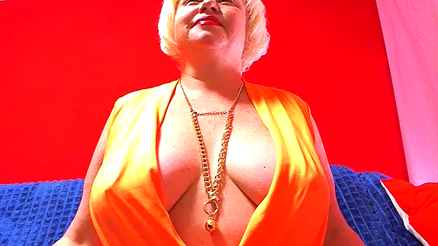 NaughtyMILF4UX online show from 05/01/26, 03:33