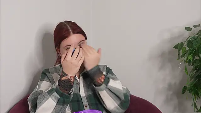 Snapshot of CoralWulf chatting on 12/16/25, 08:52 CoralWulf online show from 12/16/25, 08:52