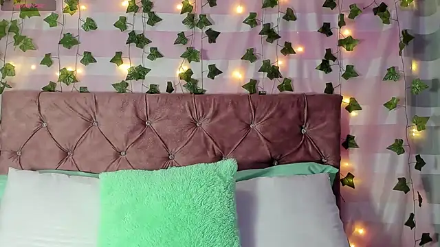 Ayla-marttinez online show from 04/13/26, 12:49