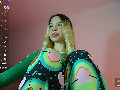 Snapshot of alina_lee chatting on 12/14/25, 02:50 alina lee online show from 12/14/25, 02:50