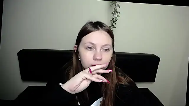 LiliaErmi online show from 04/08/26, 06:02