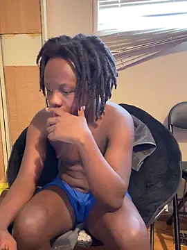 Snapshot of YourLittleBoyfriend chatting on 12/13/25, 07:53 YourLittleBoyfriend online show from 12/13/25, 07:53