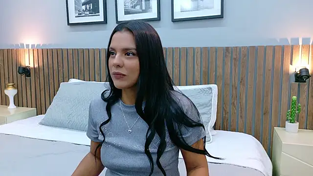 Mia Bellefort online show from 02/04/26, 08:47