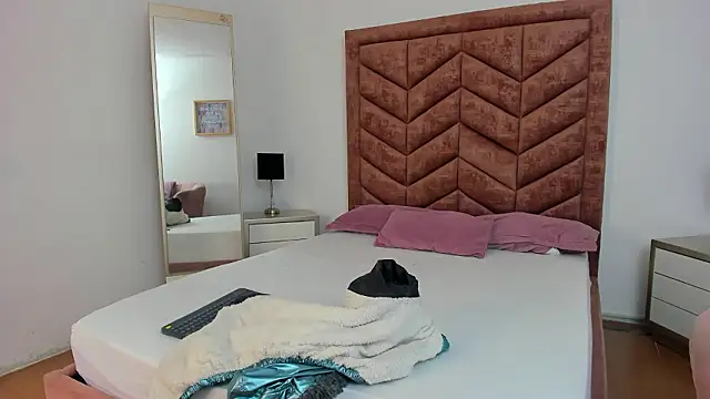 Scarlett  Noir online show from 03/25/26, 08:04