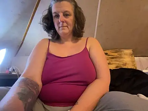 MommaBear5676 online show from 12/15/25, 02:32