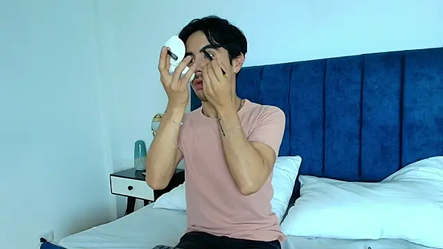 Snapshot of Ethan_Briggs chatting on 12/20/25, 03:35 Ethan Briggs online show from 12/20/25, 03:35