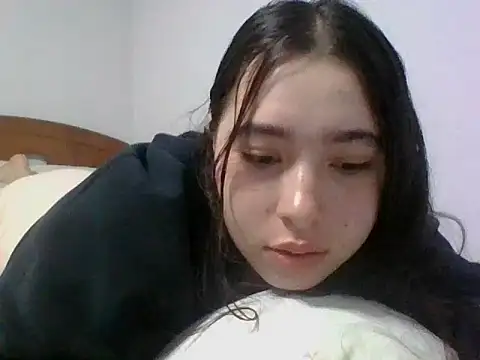 Snapshot of Anni_00001 chatting on 12/14/25, 11:48 Anni 00001 online show from 12/14/25, 11:48