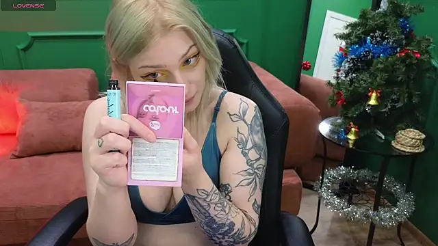 Snapshot of Aska_Asami chatting on 12/16/25, 10:04 Aska Asami online show from 12/16/25, 10:04