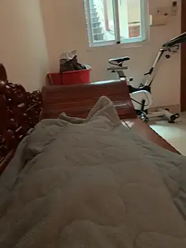 Snapshot of Phuc214055 chatting on 12/15/25, 04:28 Phuc214055 online show from 12/15/25, 04:28