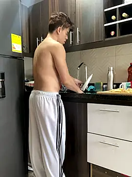 Snapshot of maxxcooper1 chatting on 12/15/25, 08:13 maxxcooper1 online show from 12/15/25, 08:13