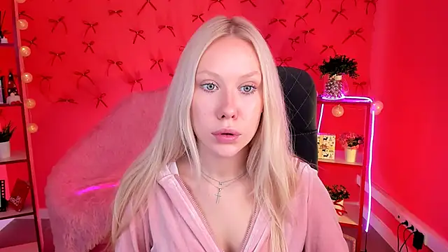 Snapshot of AprilChambers chatting on 12/16/25, 09:14 AprilChambers online show from 12/16/25, 09:14