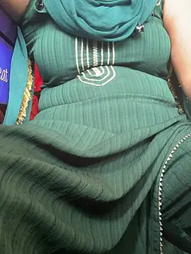 Snapshot of cute_mahi001 chatting on 07/16/26, 05:35 cute mahi001 online show from 07/16/26, 05:35