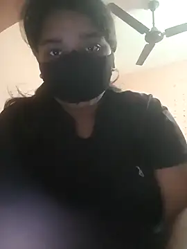 Snapshot of Yaya_345 chatting on 12/17/25, 06:36 Yaya 345 online show from 12/17/25, 06:36