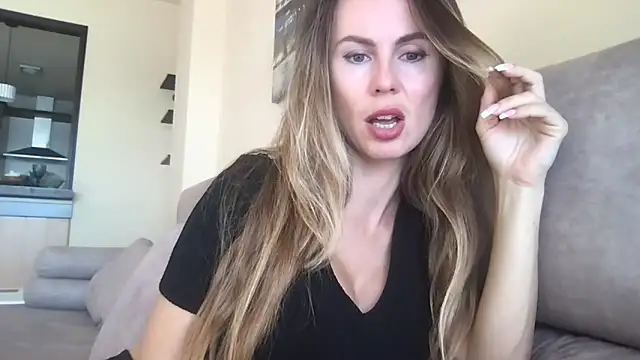 Snapshot of LeMilf chatting on 12/22/25, 11:40 LeMilf online show from 12/22/25, 11:40