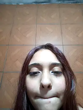 Snapshot of C_thau0 chatting on 12/16/25, 04:39 C thau0 online show from 12/16/25, 04:39