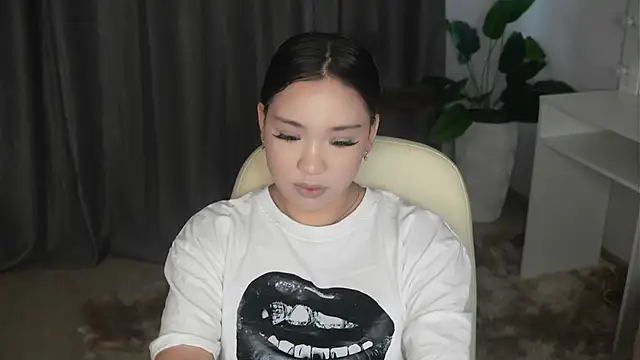 Snapshot of AyannaMilian chatting on 12/15/25, 09:02 AyannaMilian online show from 12/15/25, 09:02