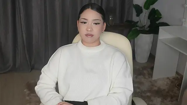 Snapshot of AyannaMilian chatting on 12/19/25, 09:27 AyannaMilian online show from 12/19/25, 09:27