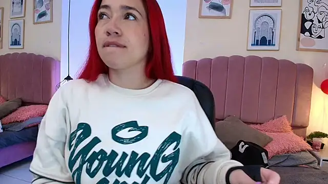 Celestee15  online show from 04/07/26, 11:10