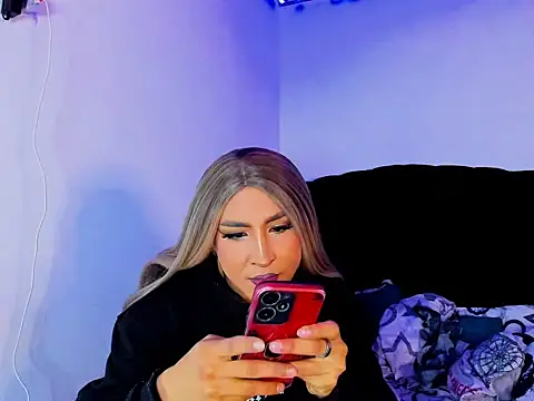 Snapshot of georgiina_giio chatting on 12/16/25, 10:31 georgiina giio online show from 12/16/25, 10:31