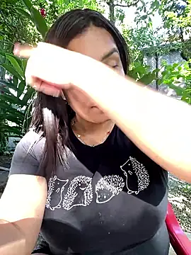 Snapshot of Sara_milf33 chatting on 12/13/25, 07:53 Sara milf33 online show from 12/13/25, 07:53