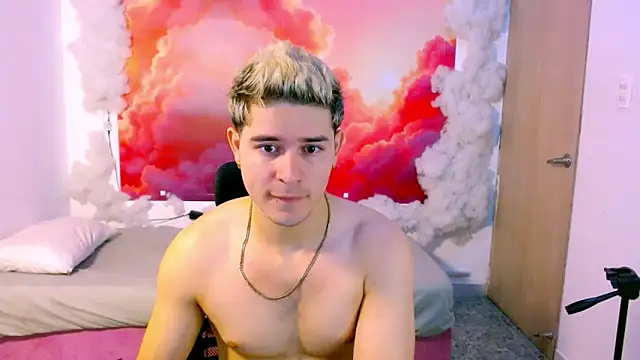 Snapshot of RayanLynxx chatting on 12/15/25, 07:18 RayanLynxx online show from 12/15/25, 07:18