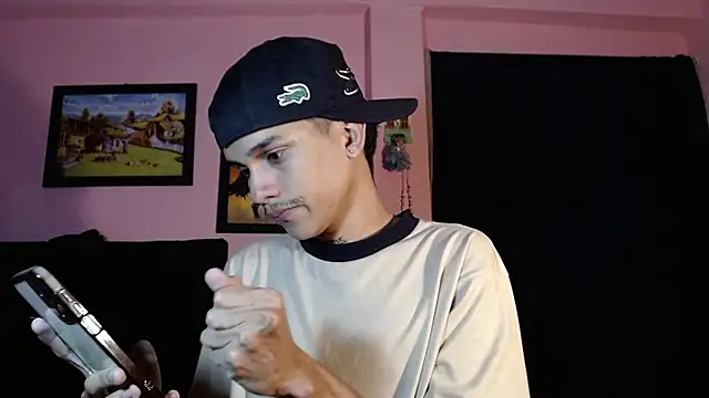 Snapshot of andy_star12 chatting on 12/20/25, 01:02 andy star12 online show from 12/20/25, 01:02